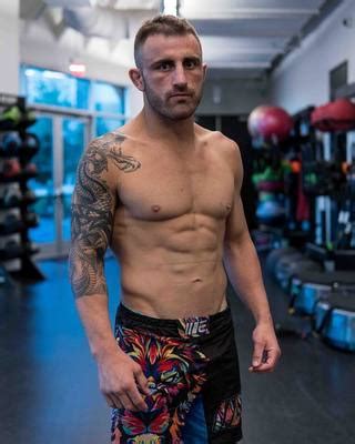 Alexander Volkanovski tapology